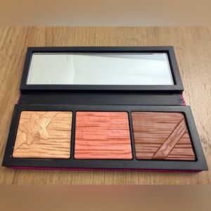 MAC Shiny Pretty Things Face Compact in Medium/Deep - NWT + two free samples